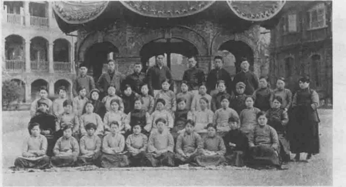 1920年第五届全国代表大会代表的黑白合影