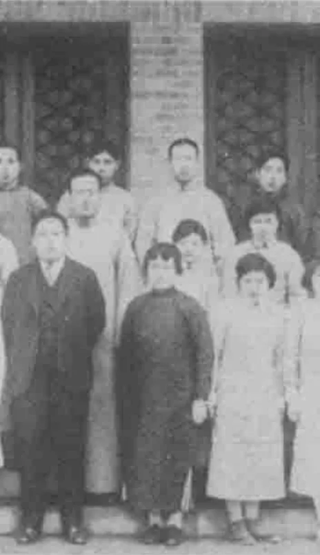 公共卫生护士训练班开学的黑白合影