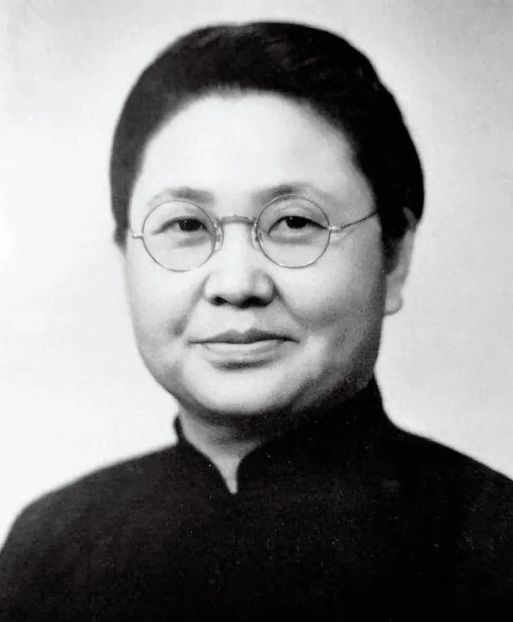中国新闻周刊人物报道配图，原图注明李德全1946年在南京。